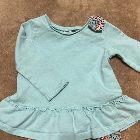 Carter’s 18M girls two piece set. - Picture 2 of 4